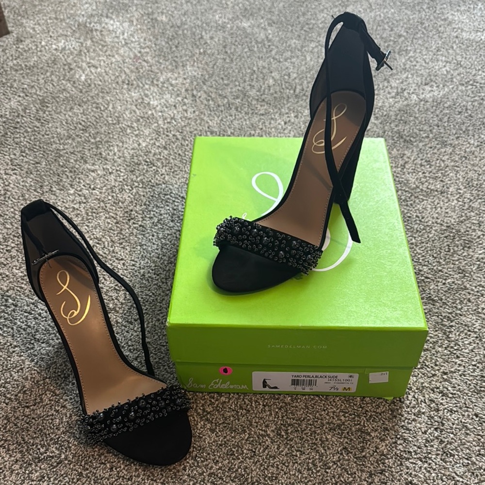 Elegant Black Heels with Beaded Detail